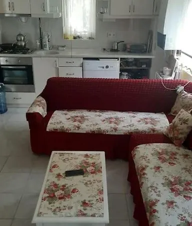 Сasa de vacaciones 1 + 1 + Veranda Apart Bahceli Ev Kusadasi